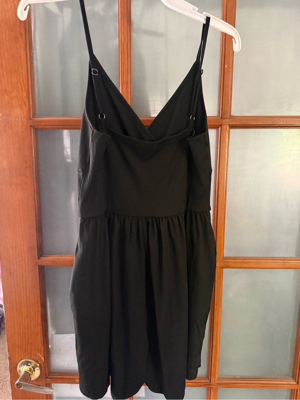 Black Sleeveless ribbed V-Neck Romper with pockets - Picture 5 of 5